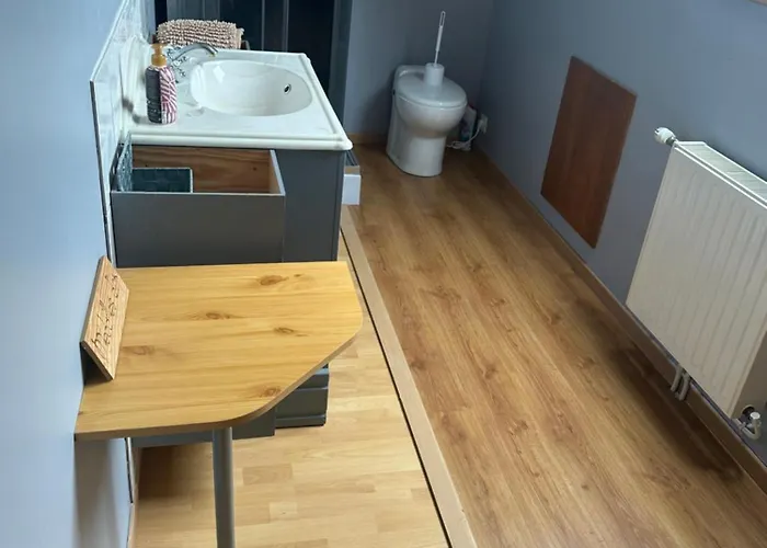 La Maison Des Oiseaux Pernes En Artois * Pernes (Pas-de-Calais)